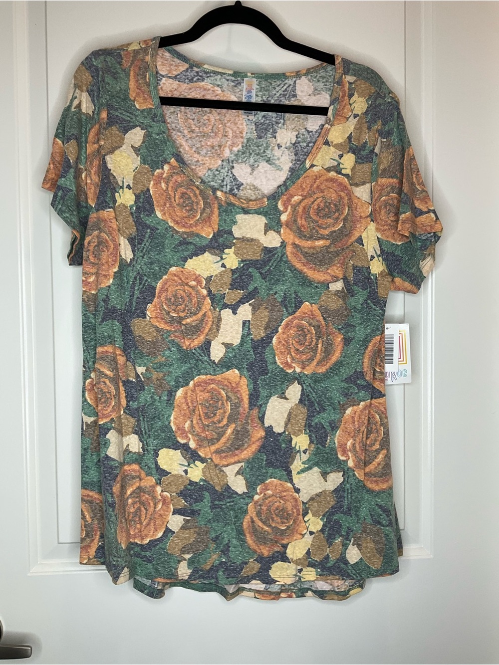 LuLaRoe Classic Scoop Neck Tee in Green, Cream and Rust Floral XL